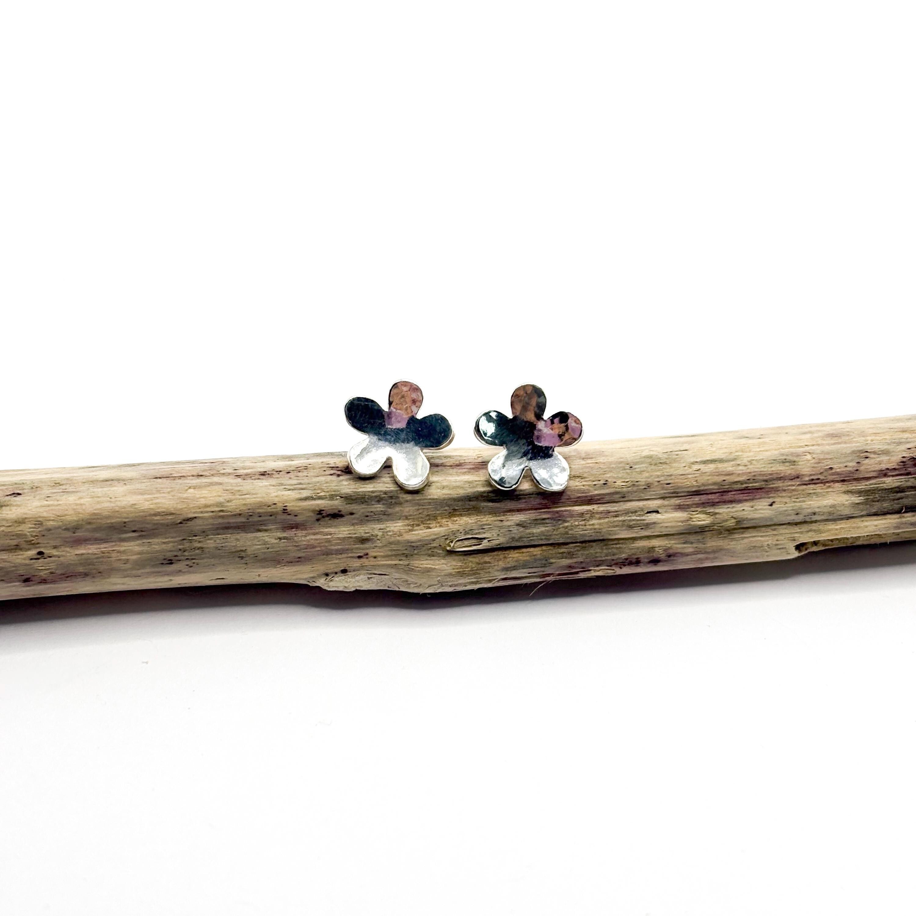 Silver Daisy Earrings