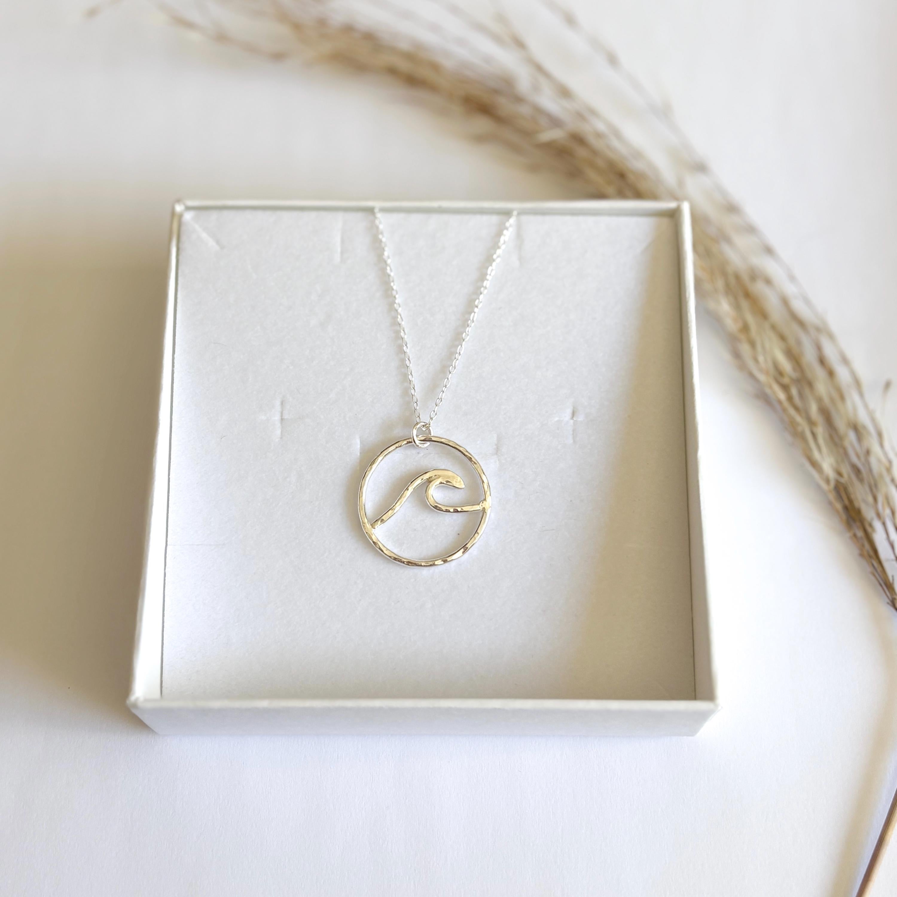Wavy silver necklace