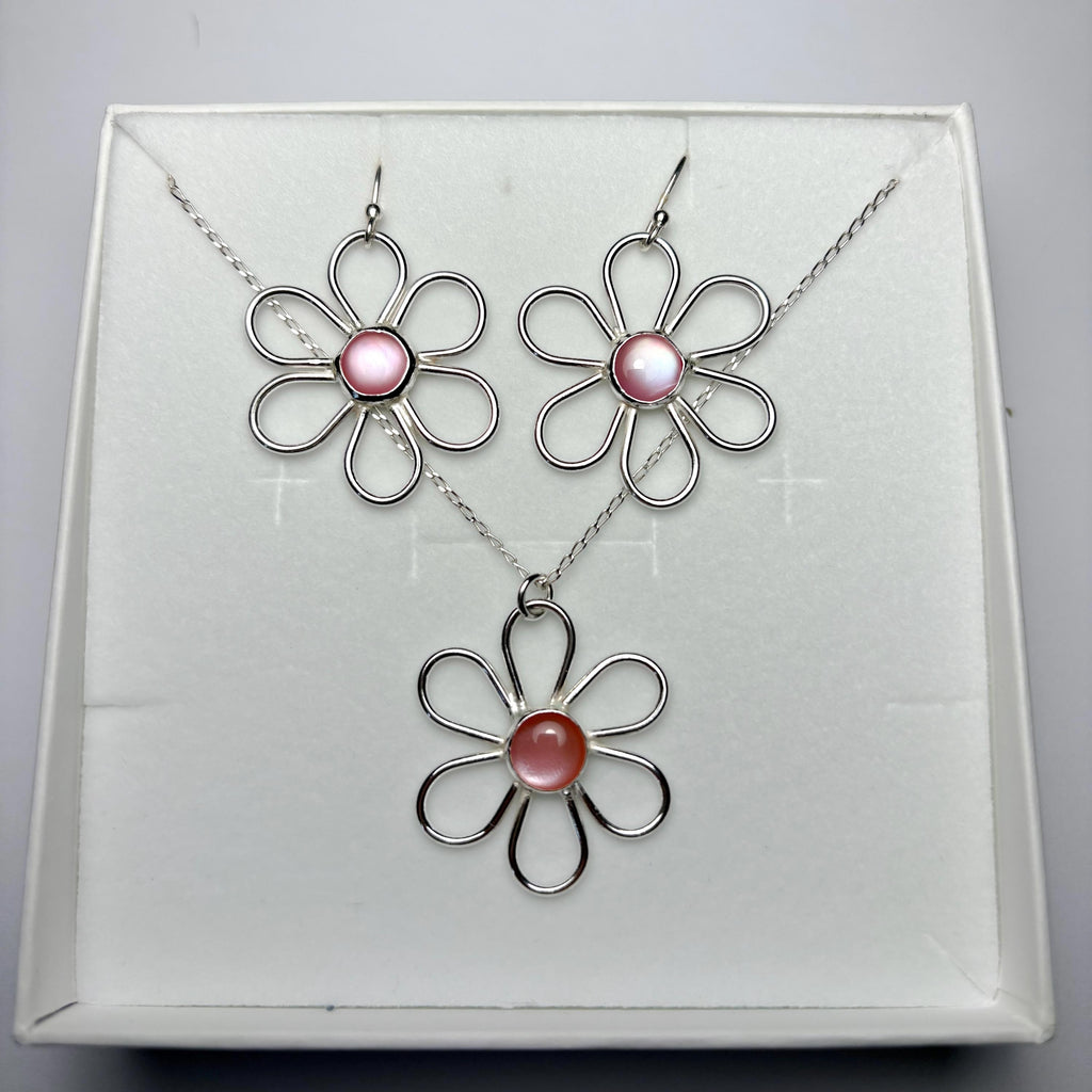 Pink mother of pearl necklace